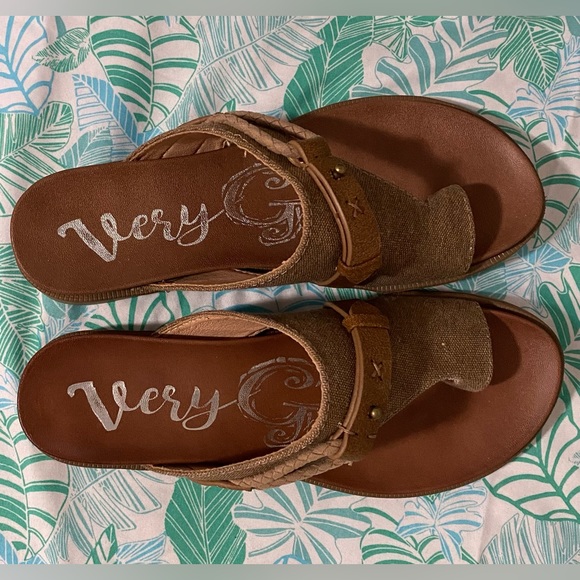 Very G Tan Sandals - Picture 9 of 10